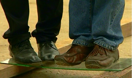 Kính cường lực: đặc điểm, tiêu chuẩn và cách nhận biết!